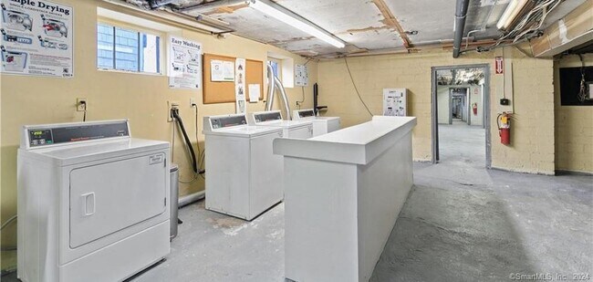 Building Photo - 341 Alden Ave