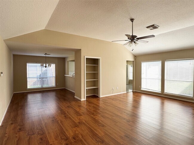Building Photo - 7210 Greenwood Point Dr