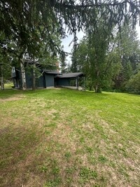 Building Photo - Country Living within one mile to town