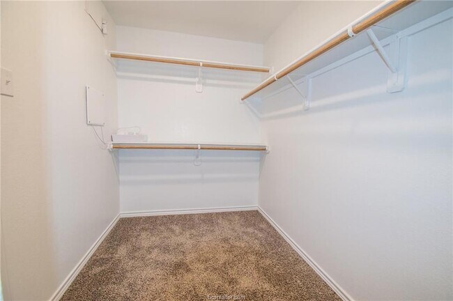 Building Photo - 6375 Darlington Ave