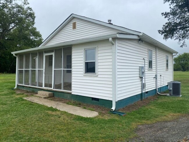 Building Photo - 17169 Chestnut Ln