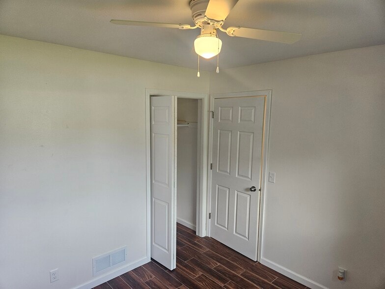 Bedroom2 (view #2) - 923 Norwood Rd