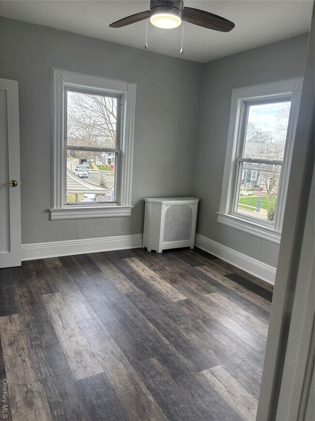 Building Photo - 19 Garfield Pl