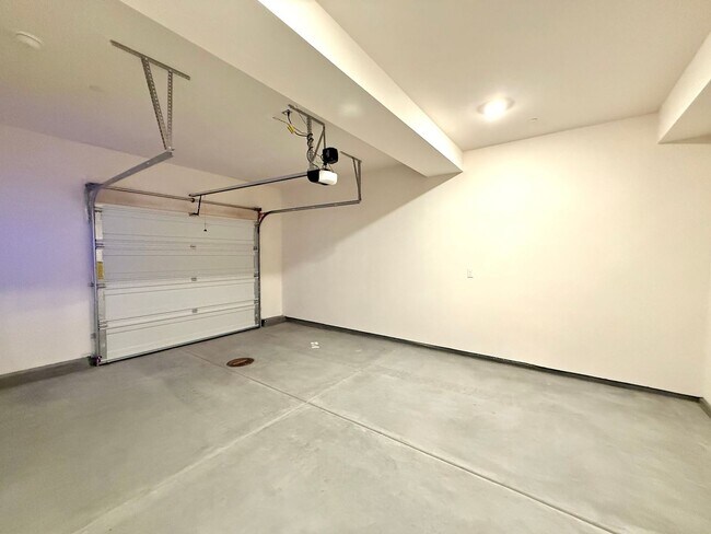 Building Photo - 26865 Millerton St