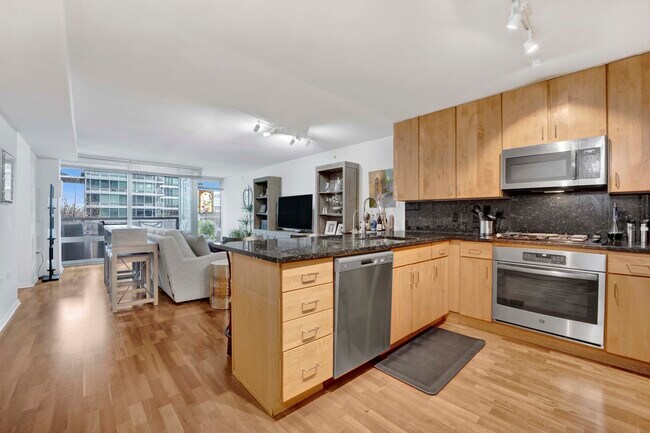 Building Photo - 9725 Woods Dr