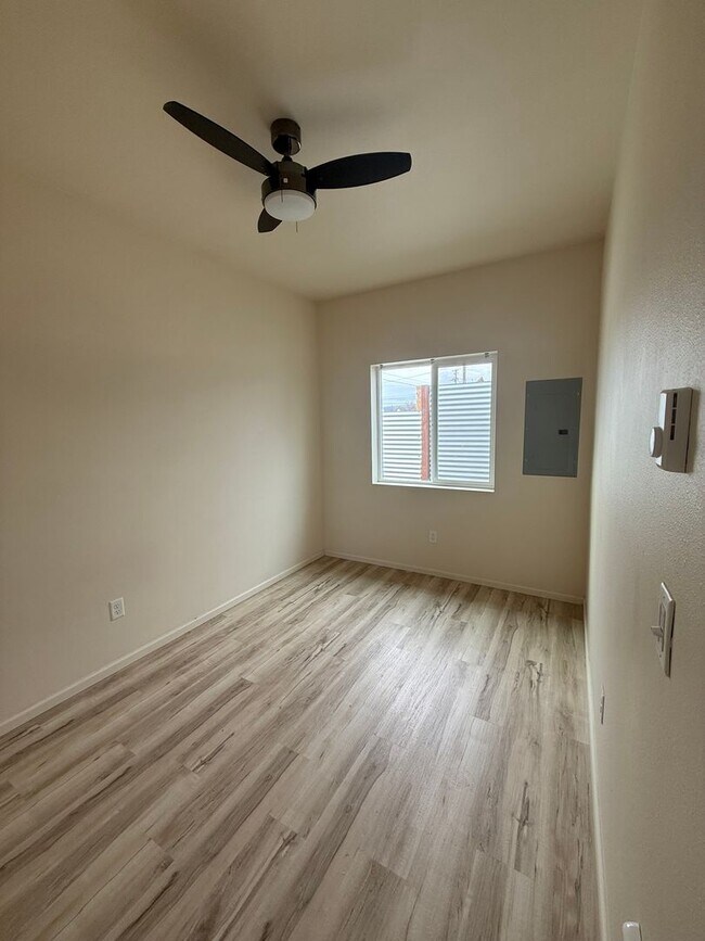 Building Photo - Stoltzfus-PM-026-0265