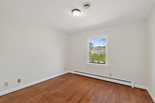 Building Photo - 2305 Lakewood Ln