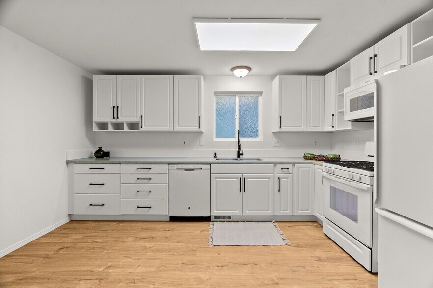 Building Photo - 1102 Irving St SW