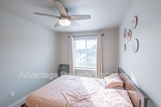 Building Photo - 5587 NW Torchcrest Pl