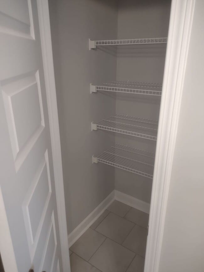 Building Photo - **$800.00 OFF THE FIRST FULL MONTHS RENT W...