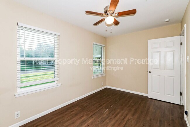 Building Photo - 6910 Cole Creek Dr