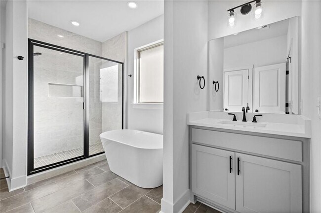 Building Photo - 585 S Rainbow Rd