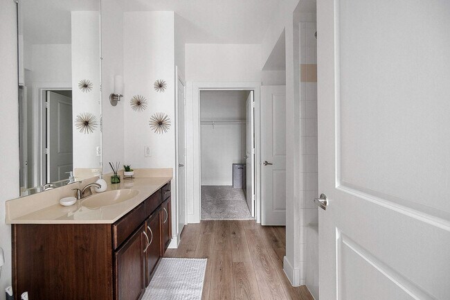 Building Photo - 13005 Meandering Way