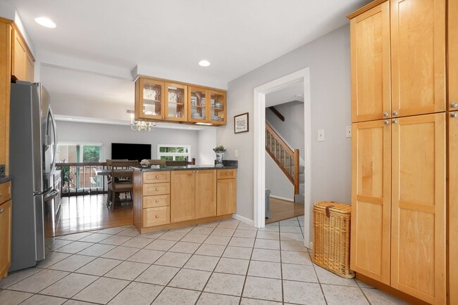 Building Photo - Gorgeous 2BR/3.5BTH Townhome in desirable Neighborhood of StoneyBrook in Rockville