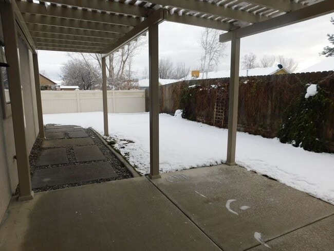 Building Photo - Spacious 5-Bedroom Home with Luxury Features & Prime Location!