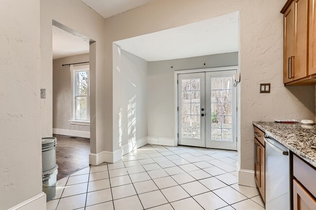 Building Photo - Stunning 4 bedroom, 4 bathroom home near Sloan's Lake!