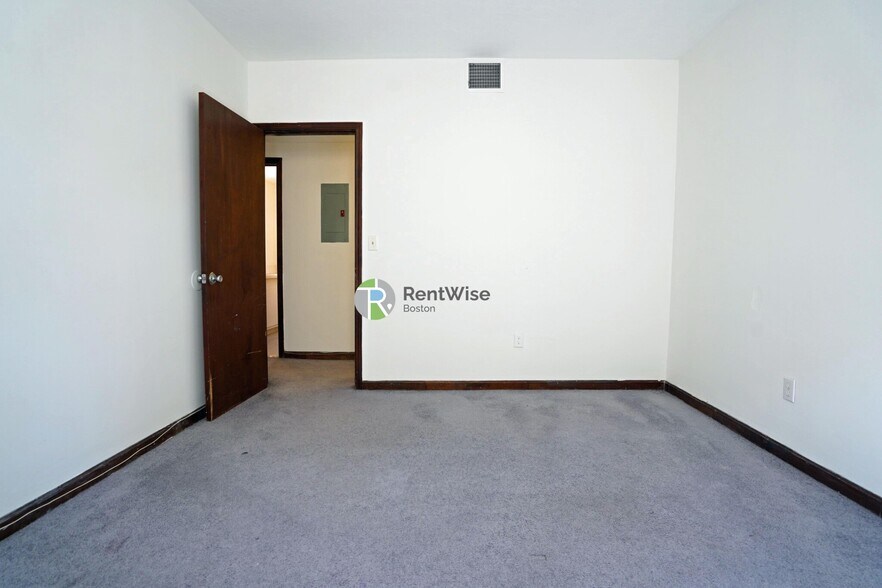 Building Photo - 87 Sheridan St