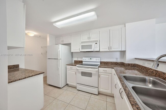 Building Photo - 215 SW 42nd Ave