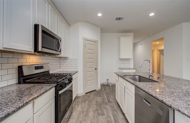 Building Photo - 10602 Great Basin Dr