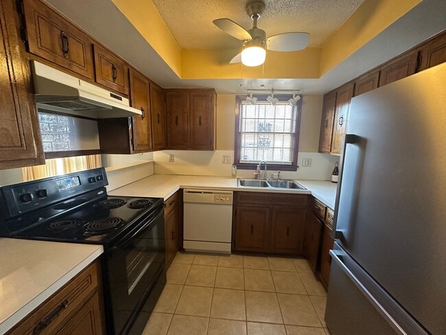 Building Photo - 743 Leicester Dr