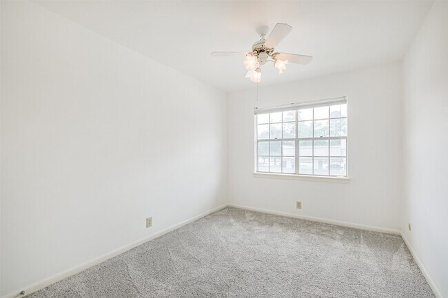Building Photo - 12662 Rip Van Winkle Dr