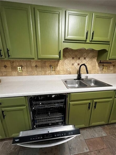 Building Photo - 11 Harvest Way