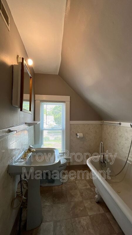 Building Photo - 2508 Dudley St