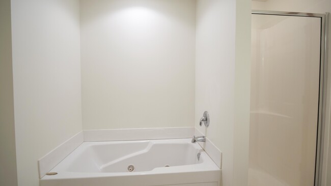 Building Photo - 15250 Florist Cir