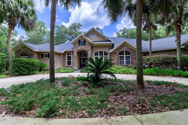Primary Photo - Executive Gainesville Rental: Custom 4 Sui...