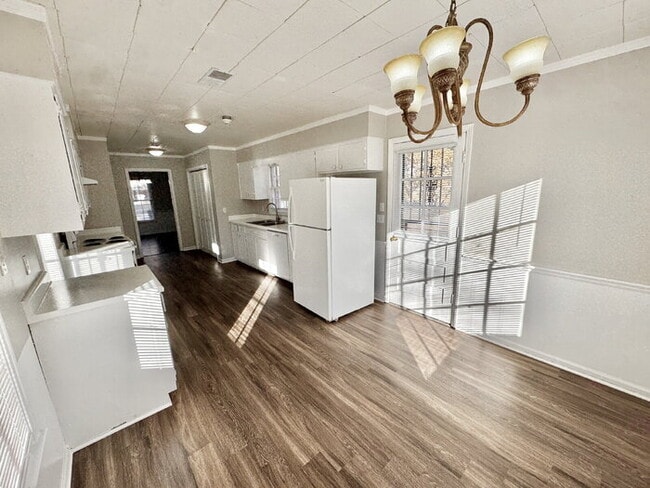 Building Photo - 6843 Amersham Dr