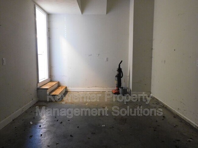 Building Photo - 42 Enchanted View Cir