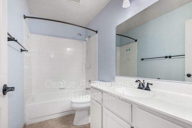 Building Photo - 4226 E Rockledge Rd