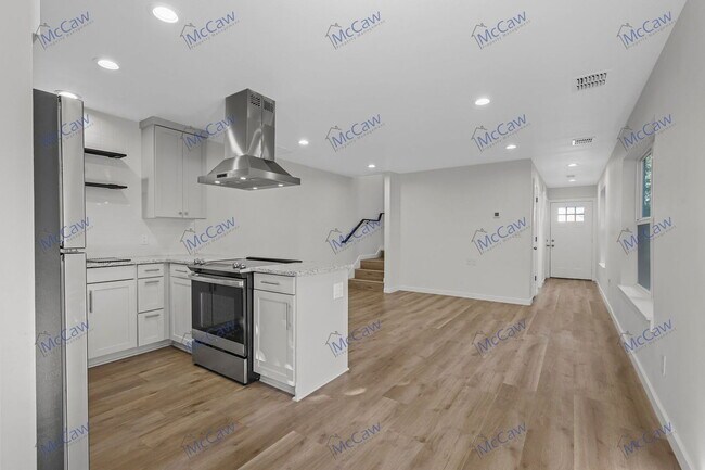 Building Photo - 2025 Grainger St