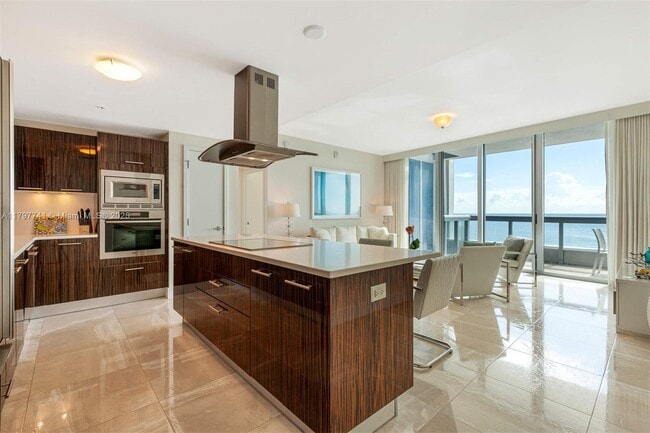 Primary Photo - 6899 Collins Ave