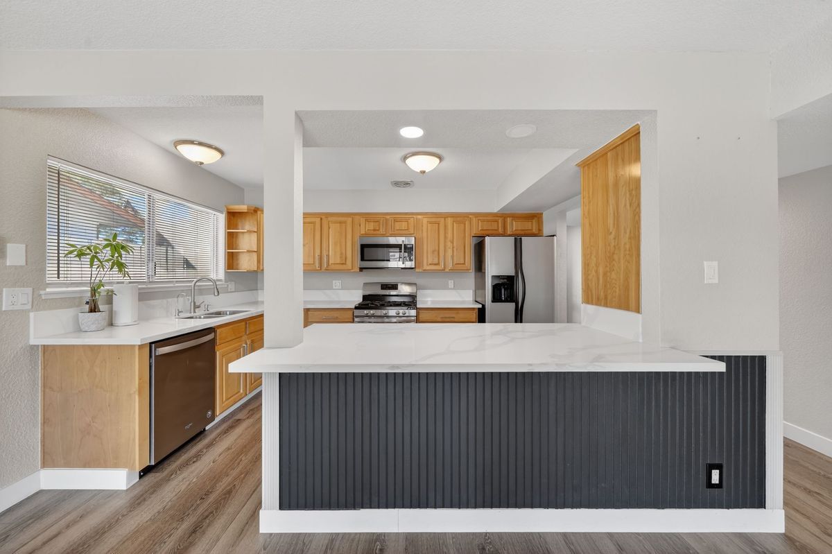 Building Photo - 809 Peacock Ct