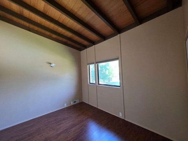 Building Photo - 1623 Mowry Square