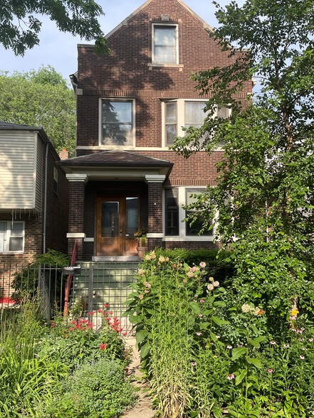 Facade - 1449 N Bell Ave