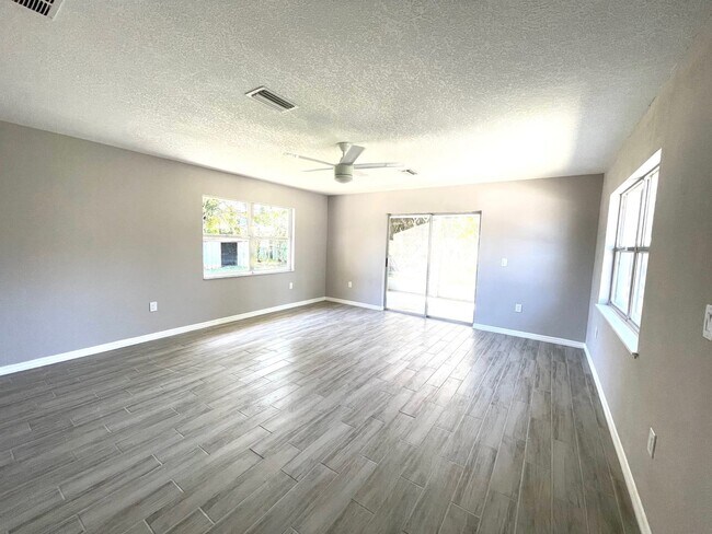Building Photo - 4912 23rd St W