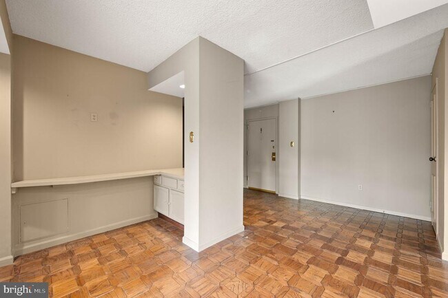 Building Photo - 801 Yale Ave