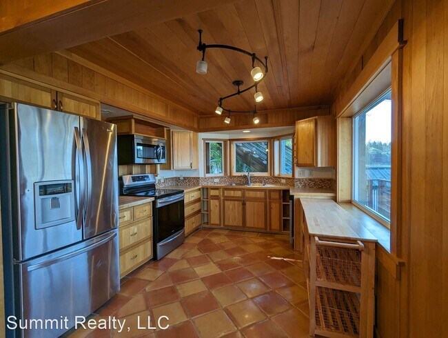 Building Photo - 3 br, 1.5 bath House - 17095 Glacier Hwy