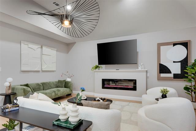 Building Photo - 529 Pebblecreek Dr