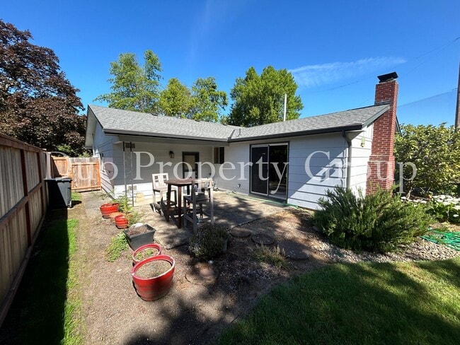 Building Photo - South Eugene Home by Kincaid Park