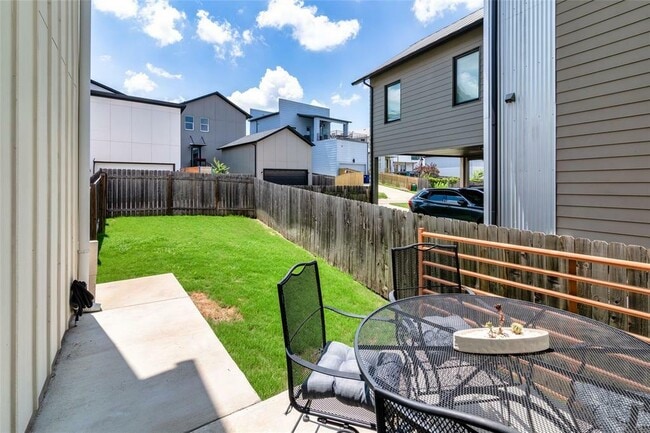 Building Photo - 6025 Seville Dr