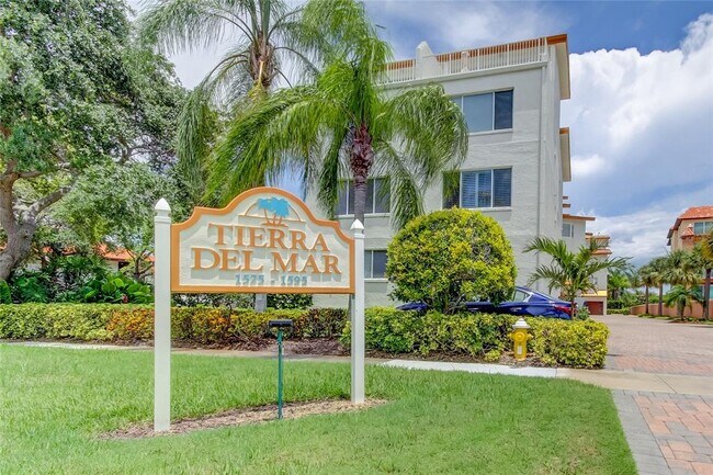 Building Photo - 1575 Pinellas Bayway S