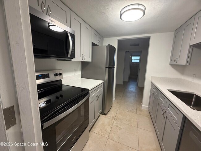 Building Photo - 154 Crescent Beach Dr