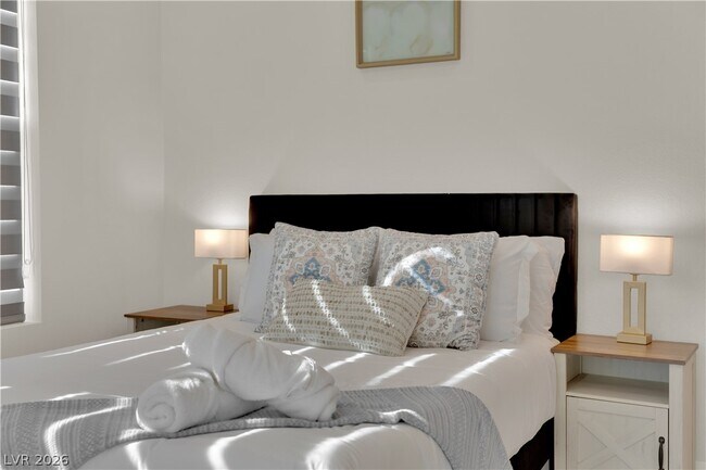 Building Photo - 10663 Stone Ledge Ave