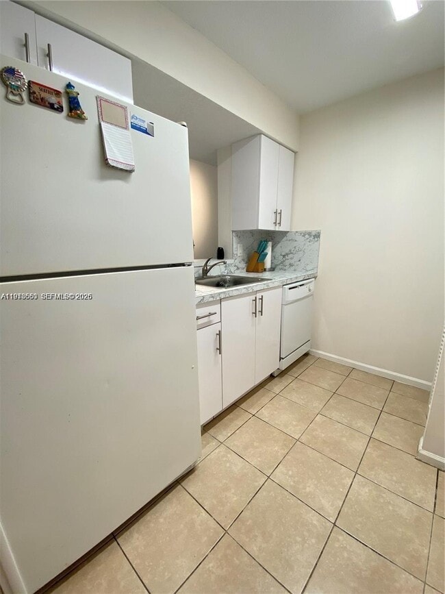 Building Photo - 1350 SE 3rd Ave