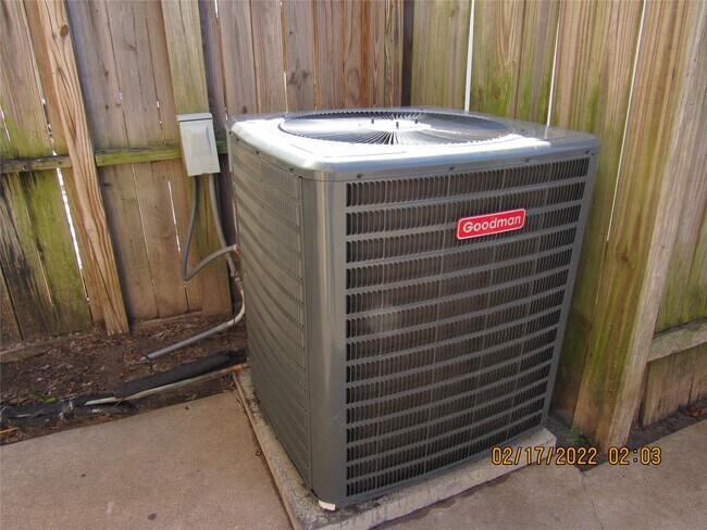 Building Photo - 15543 Weldon Dr