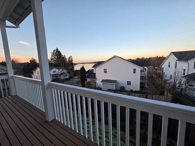 Building Photo - Beautiful 3 bedroom 2.5 bathroom Lake Stevens home!