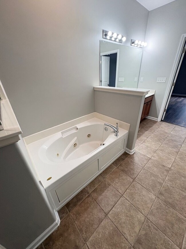 Building Photo - GlenCrossing8811